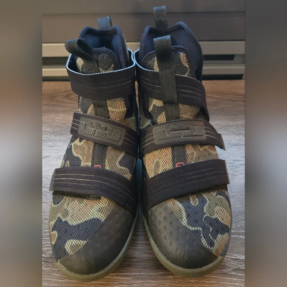 LeBron Solider 10 - Picture 2 of 6